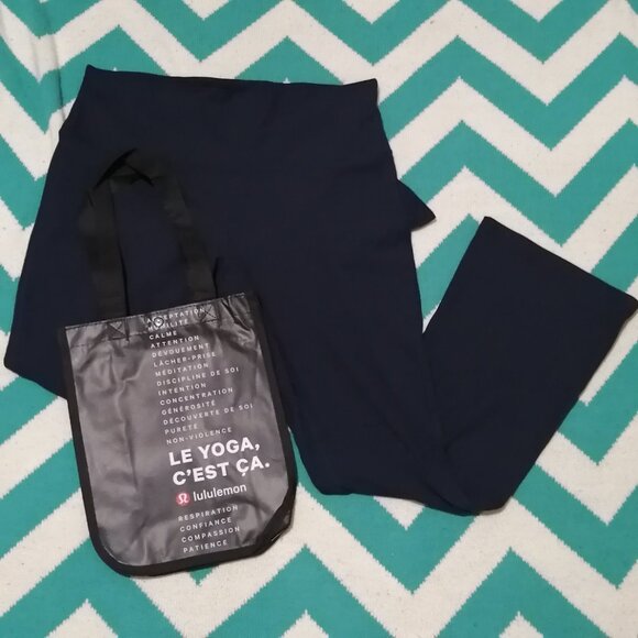 🇨🇦 Align Ribbed Mini-Flared Pant in Navy + FREE Lululemon Reusable Tote - Picture 1 of 1